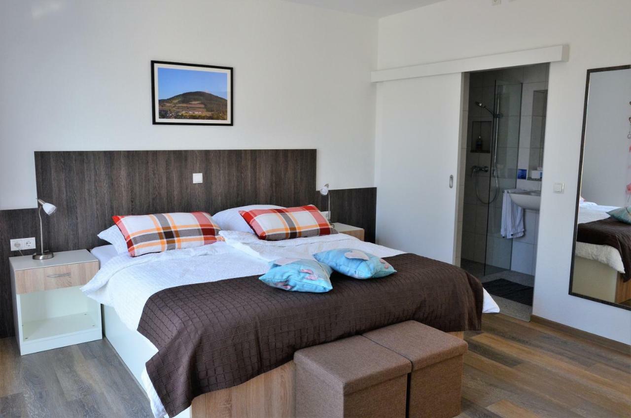 Gaestehaus Am Hochsimmer Ettringen  외부 사진