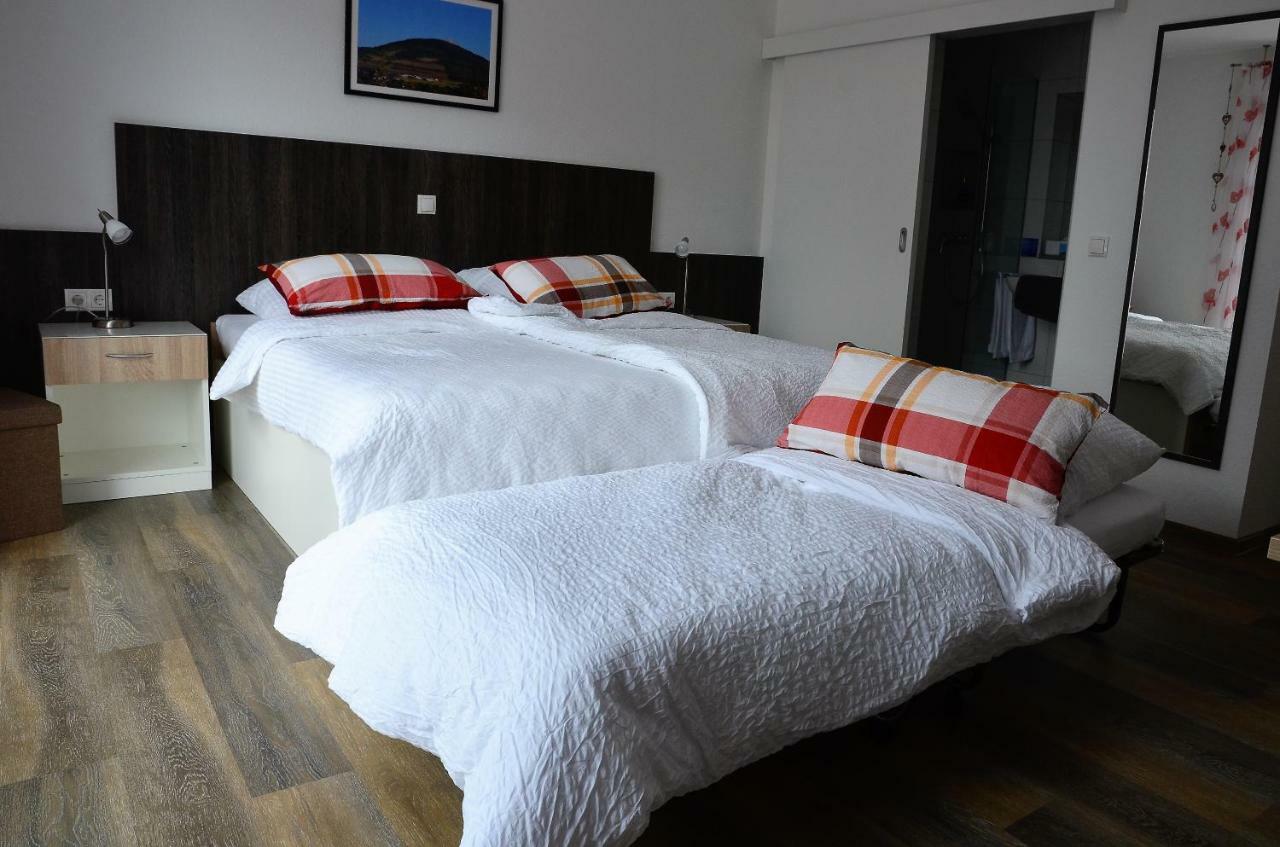 Gaestehaus Am Hochsimmer Ettringen  외부 사진